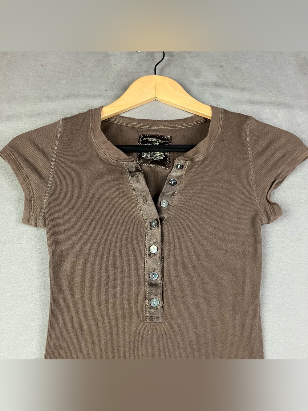 Vintage Y2K American Eagle Women’s Size XS Slim Henley Ribbed Short Sleeve Shirt - Picture 3 of 11